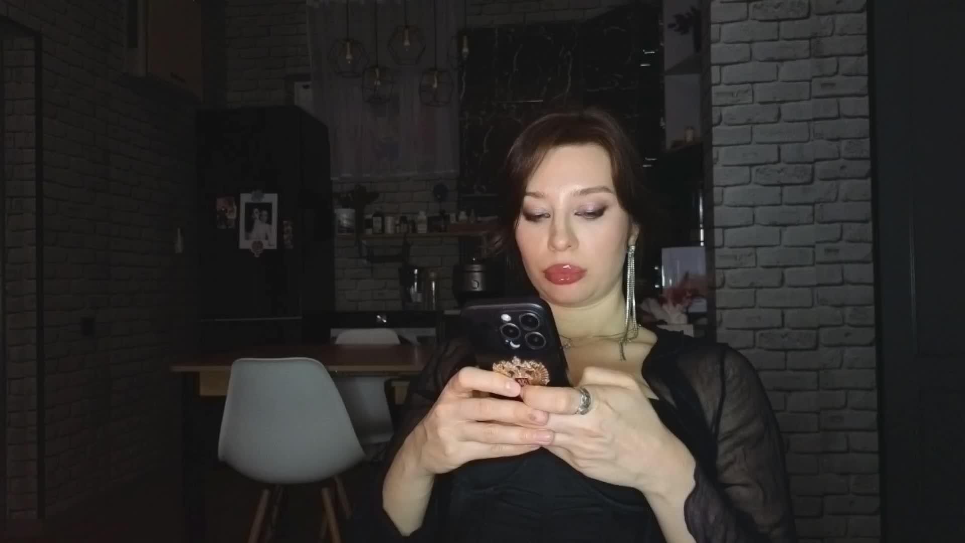 Melissa222Femdom Cam Model Chat January 15, 2026