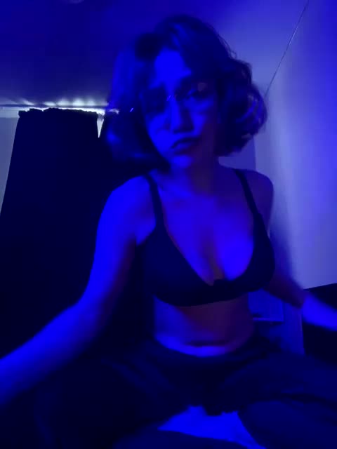 Alexandra-113 Cam Model Chat January 15, 2026