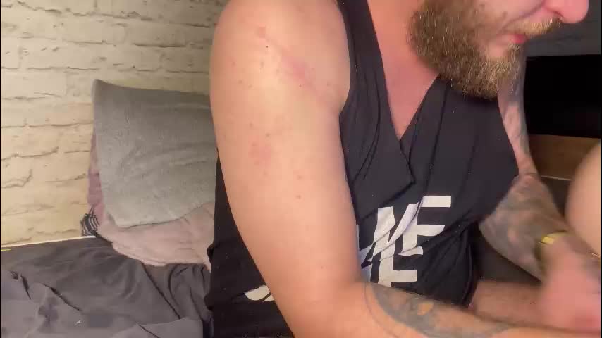 hotcoupleee2020 Cam Model Chat January 15, 2026