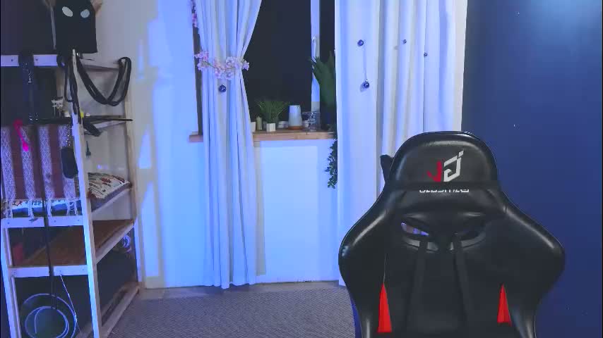 hotlaracroft Cam Model Chat January 16, 2026