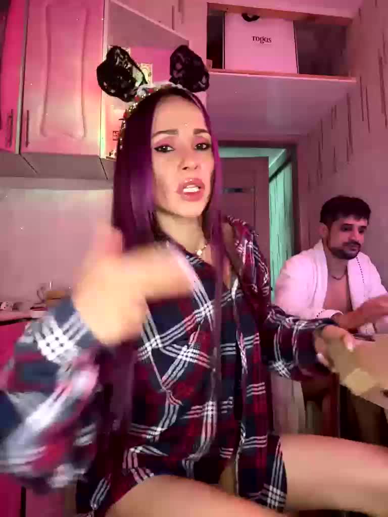 VIP17CoupleDream Cam Model Chat January 16, 2026