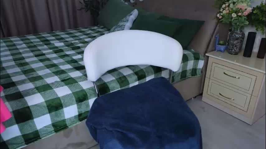 heroine_of_your_life Cam Model Chat January 17, 2026