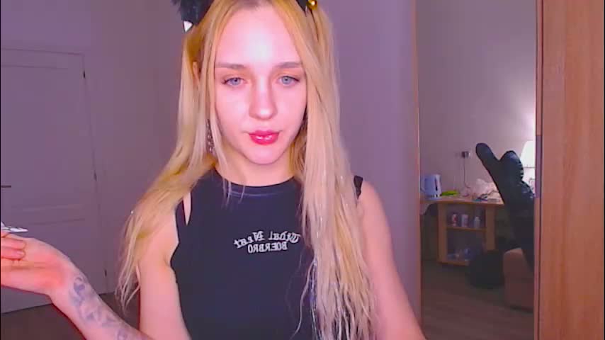 sailormoon666_ Cam Model Chat January 18, 2026