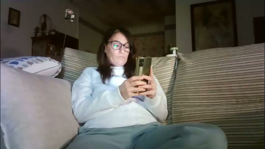 lolahueso Cam Model Chat January 19, 2026