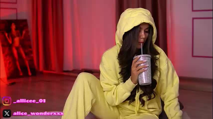 vanessasimon Cam Model Chat January 19, 2026