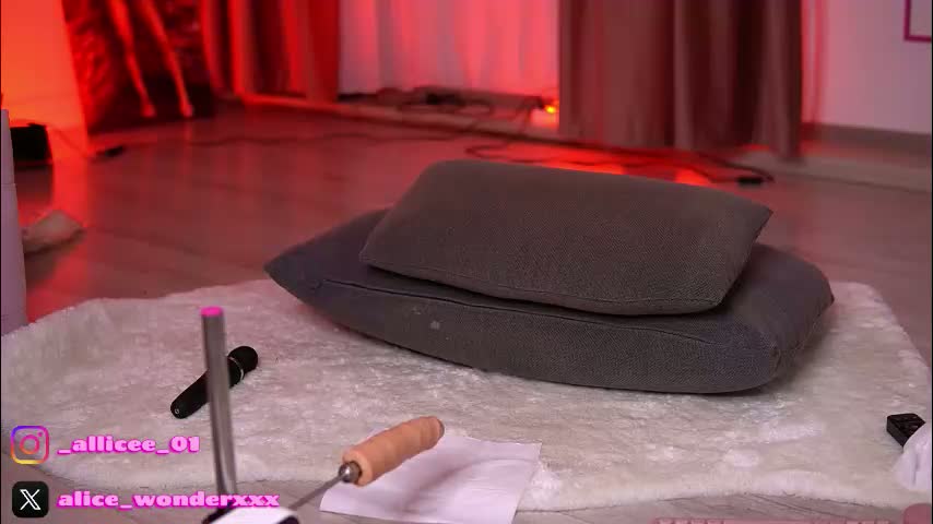 vanessasimon Cam Model Chat January 19, 2026