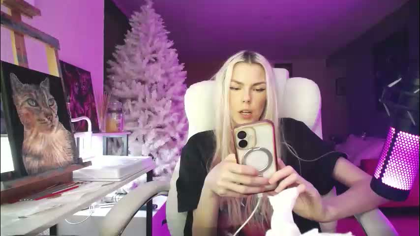 tinykylie Cam Model Chat January 19, 2026
