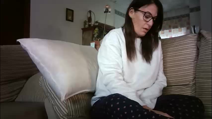 lolahueso Cam Model Chat January 19, 2026