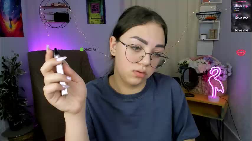 kiki_swan Cam Model Chat January 19, 2026