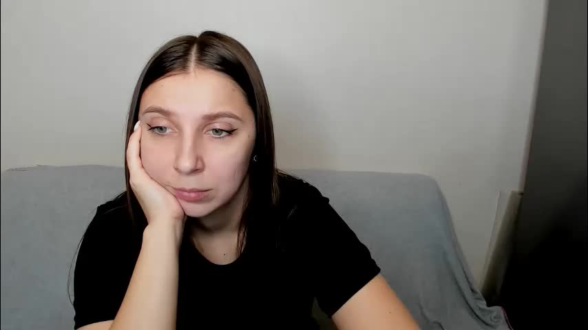 sinthiahug Cam Model Chat January 20, 2026