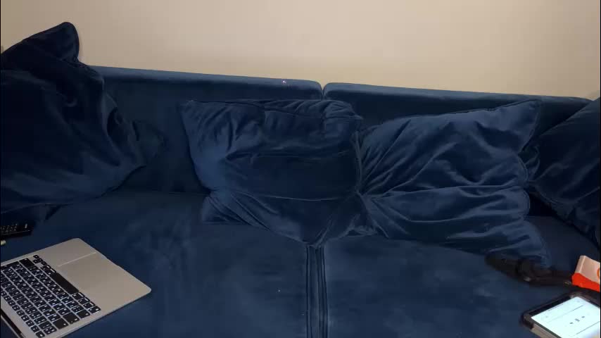 luis7777hui Cam Model Chat January 21, 2026