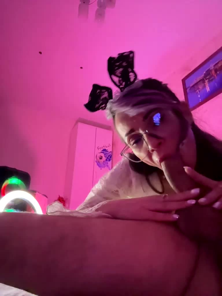 VIP17CoupleDream Cam Model Chat January 22, 2026