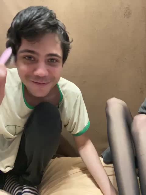 zaebokroom999 Cam Model Chat January 22, 2026