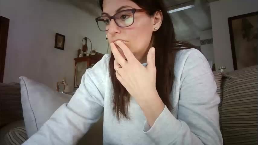 lolahueso Cam Model Chat January 24, 2026