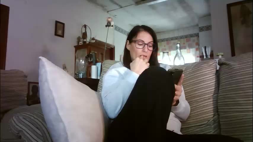 lolahueso Cam Model Chat January 24, 2026