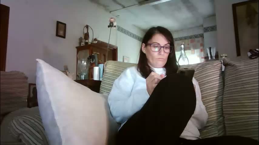 lolahueso Cam Model Chat January 24, 2026