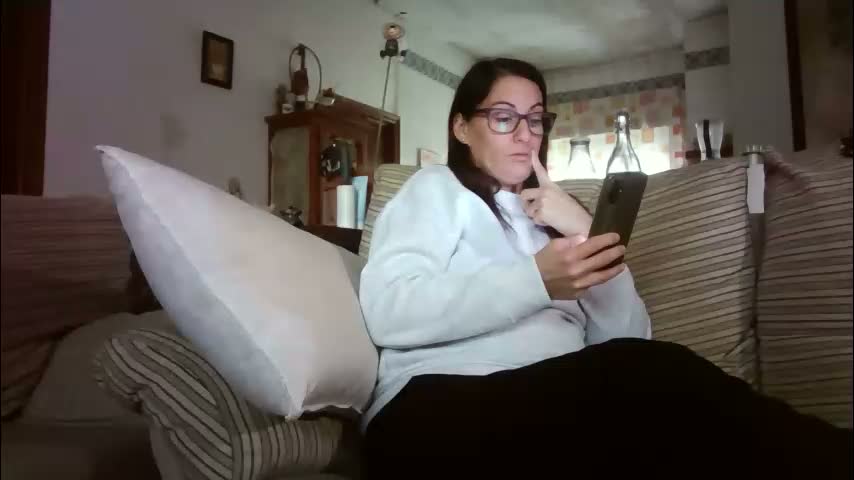 lolahueso Cam Model Chat January 24, 2026