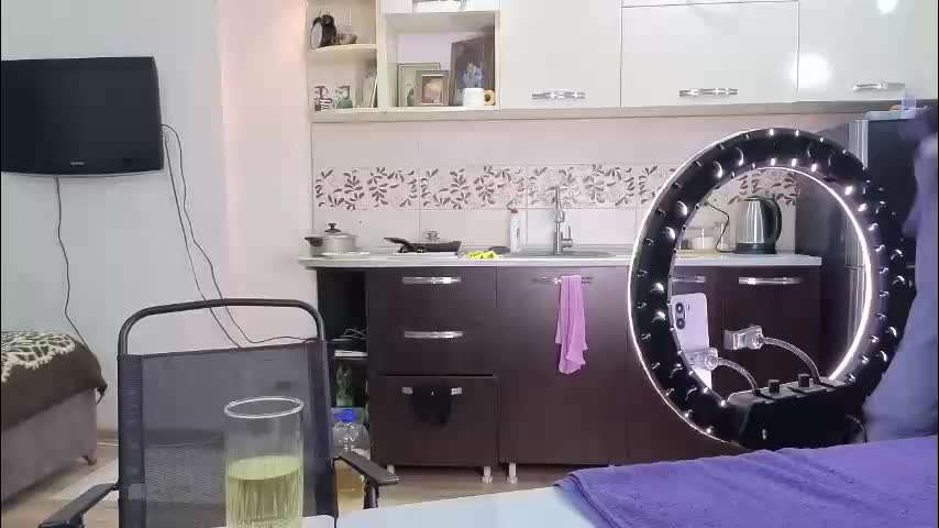 best_ass2000 Cam Model Chat January 25, 2026