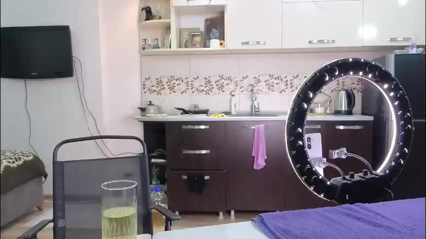 best_ass2000 Cam Model Chat January 25, 2026