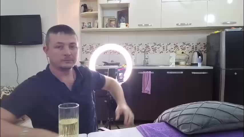 best_ass2000 Cam Model Chat January 25, 2026