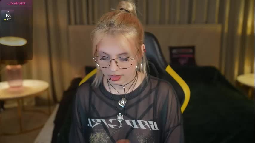 sweetdesiree_ Cam Model Chat January 26, 2026