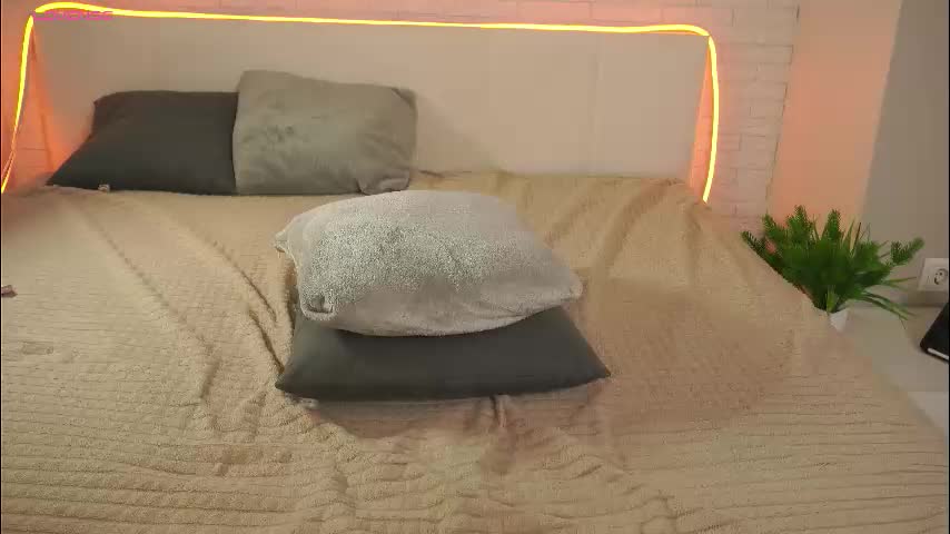 roxannabrik Cam Model Chat January 28, 2026