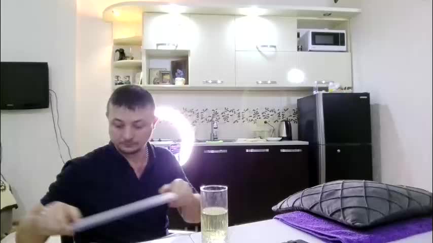 best_ass2000 Cam Model Chat January 28, 2026