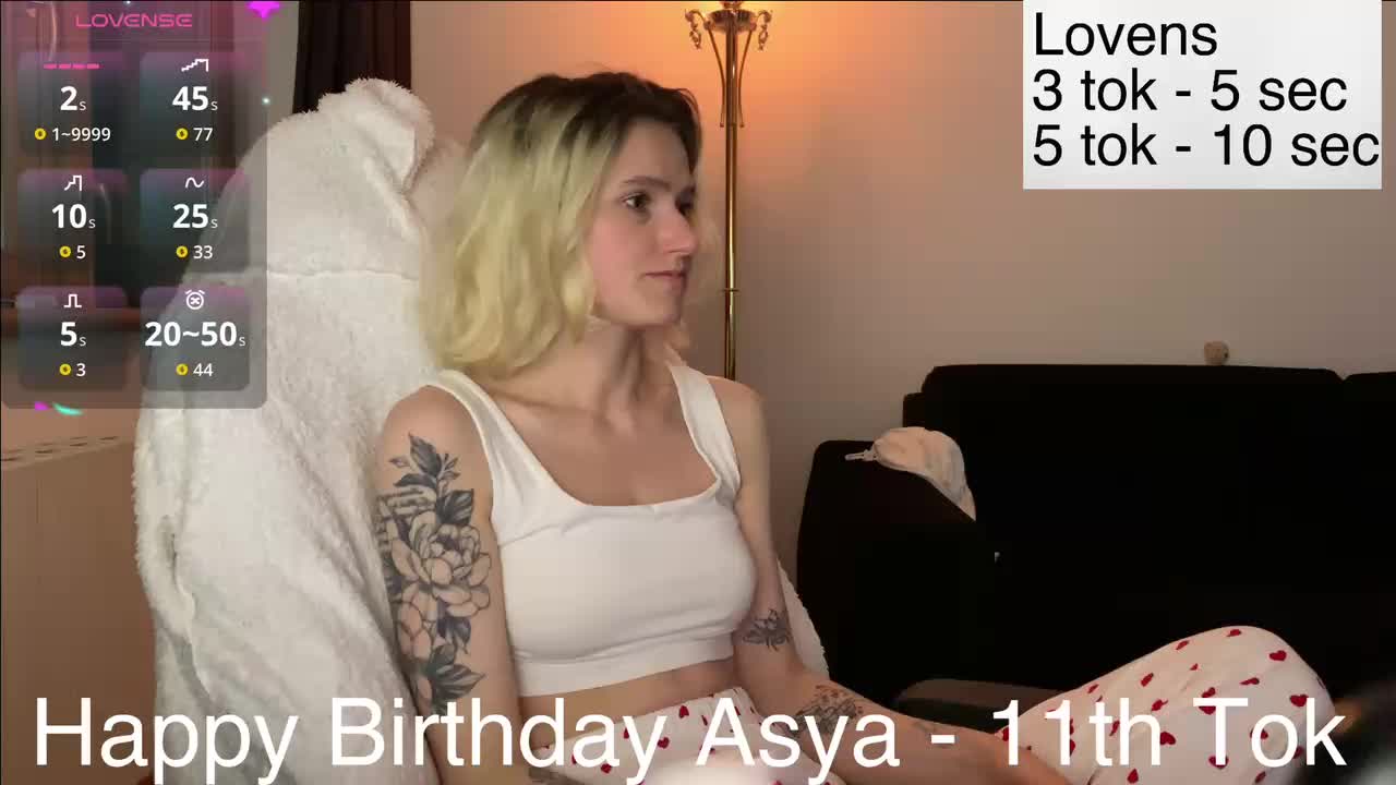 Sexy-Sweets Cam Model Chat January 28, 2026