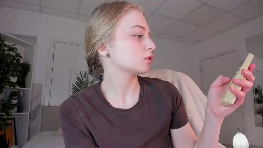 mia_meows Cam Model Chat January 28, 2026