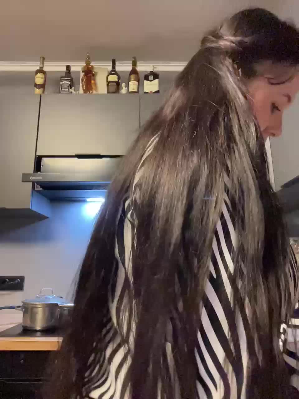 Potifays Cam Model Chat January 28, 2026