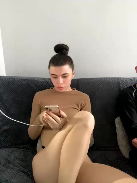 Room_of_love Cam Model Chat January 28, 2026