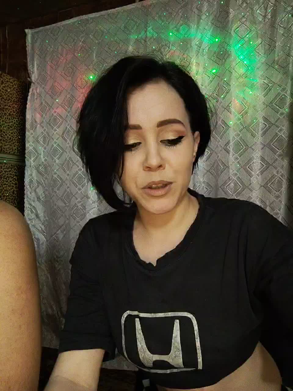 _Dia-Vik_ Cam Model Chat February 1, 2026