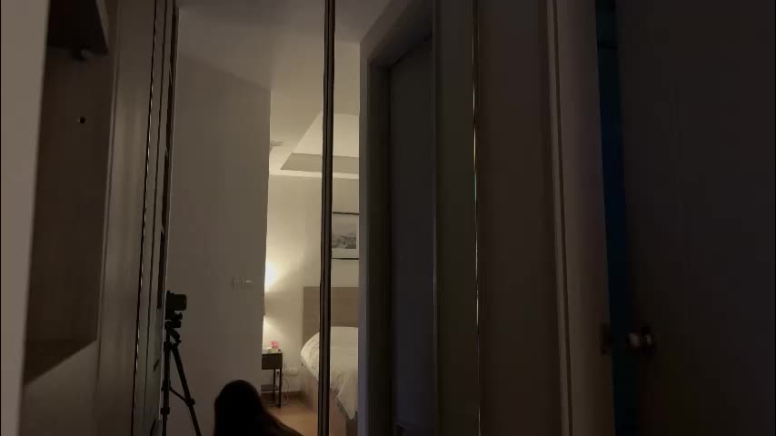 a_p_p_l_e Cam Model Chat February 2, 2026