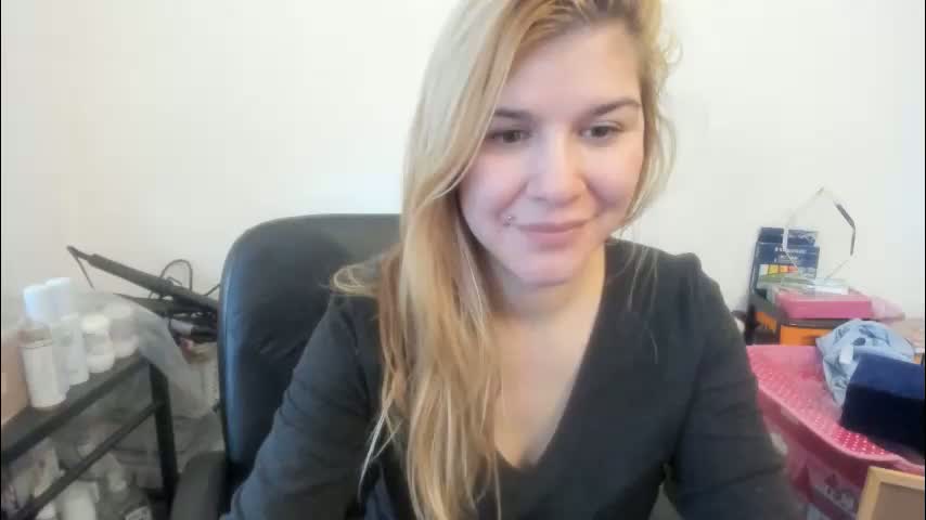 artsyandcraftsy_ Cam Model Chat February 12, 2026