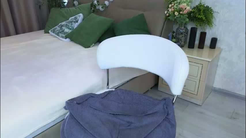 heroine_of_your_life Cam Model Chat February 13, 2026