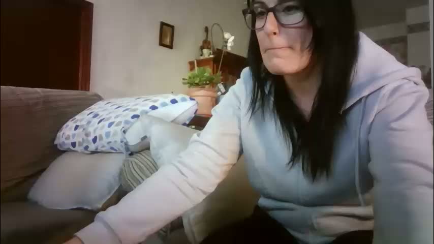 lolahueso Cam Model Chat February 23, 2026