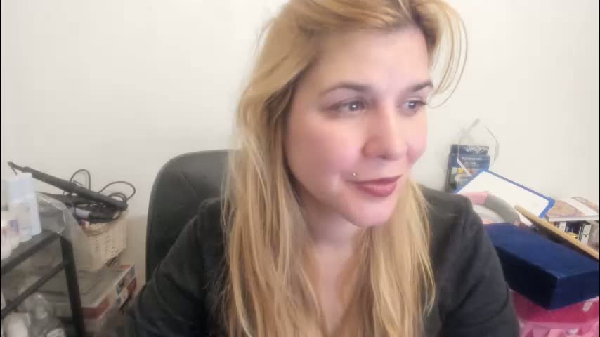 artsyandcraftsy_ Cam Model Chat February 24, 2026