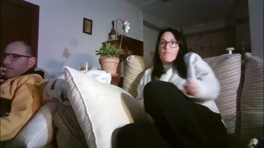 lolahueso Cam Model Chat February 24, 2026