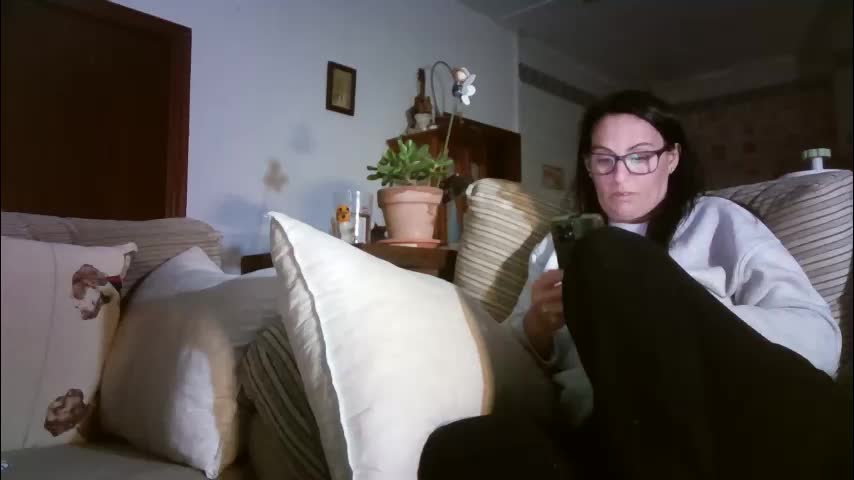 lolahueso Cam Model Chat February 24, 2026