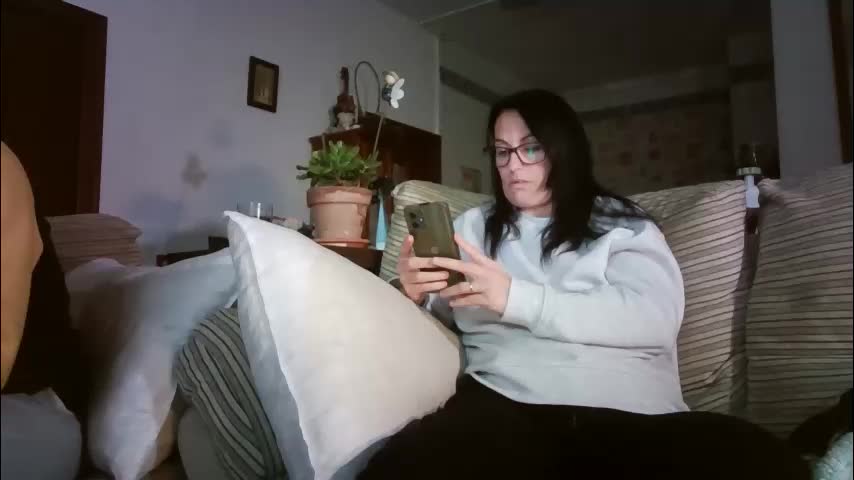 lolahueso Cam Model Chat February 24, 2026