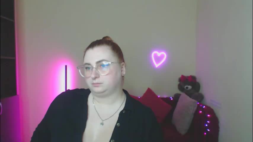 alicia_side_red Cam Model Chat February 24, 2026