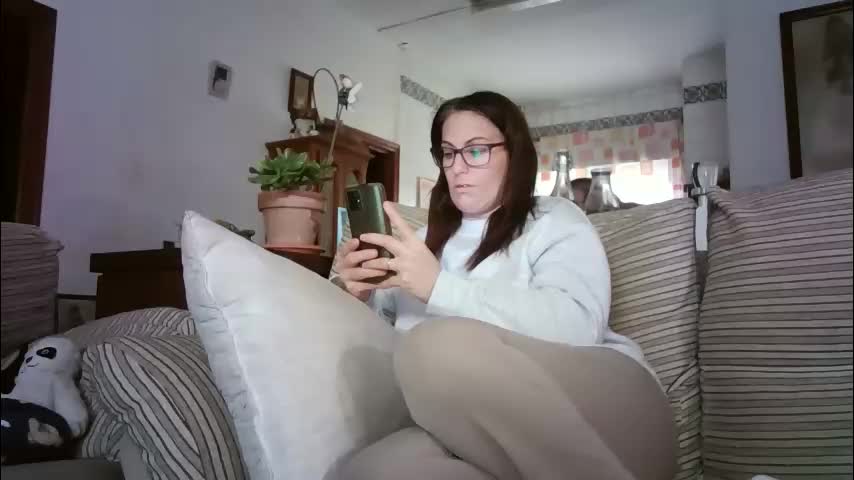 lolahueso Cam Model Chat February 24, 2026