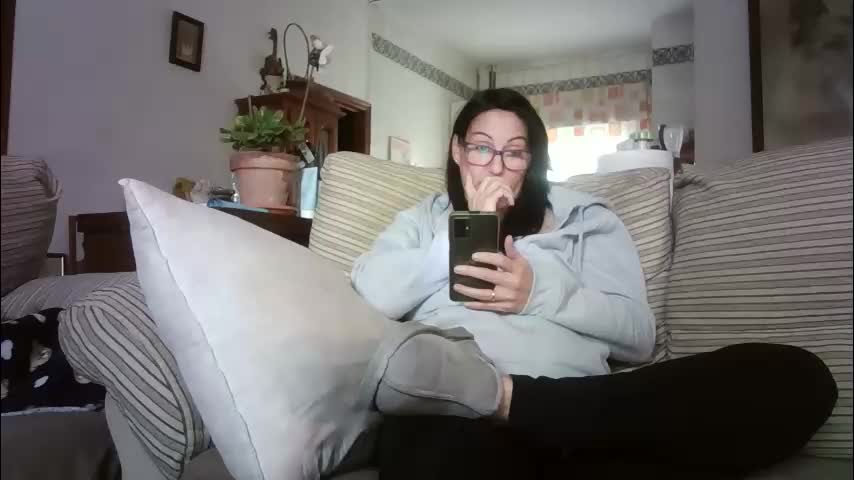 lolahueso Cam Model Chat February 24, 2026