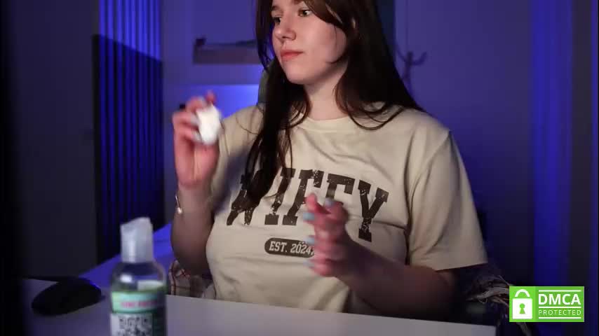 girl_u_never_met Cam Model Chat February 24, 2026