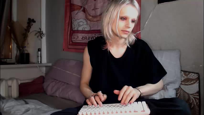 alien_bella Cam Model Chat February 27, 2026