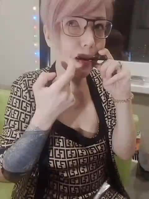 TilyTily Cam Model Chat March 1, 2026