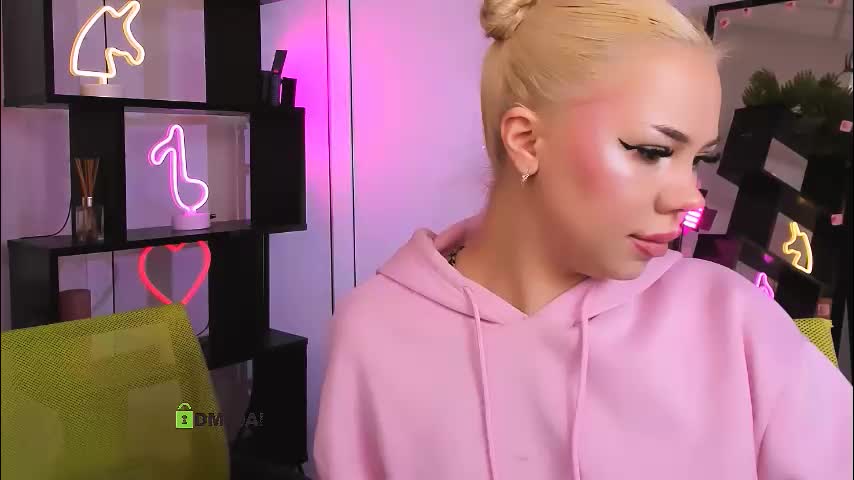 mila_glow Cam Model Chat March 4, 2026