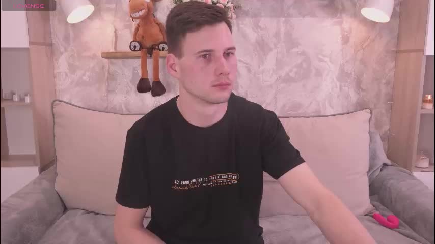 fluffy_hat Cam Model Chat March 4, 2026