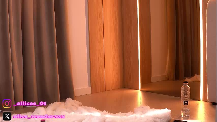 vanessasimon Cam Model Chat March 4, 2026