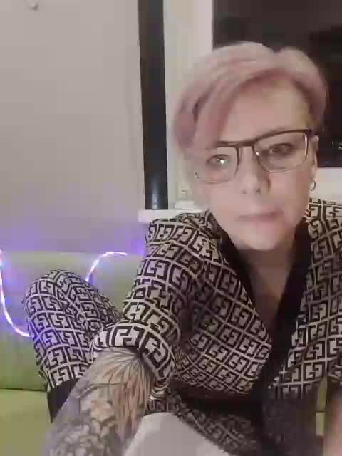 TilyTily Cam Model Chat March 6, 2026